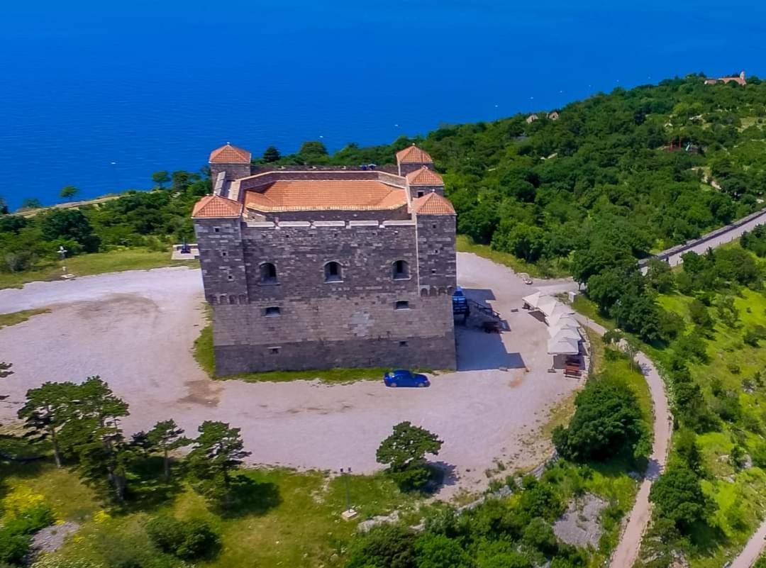 Apartman Pod Nehajem Daire Senj  Dış mekan fotoğraf